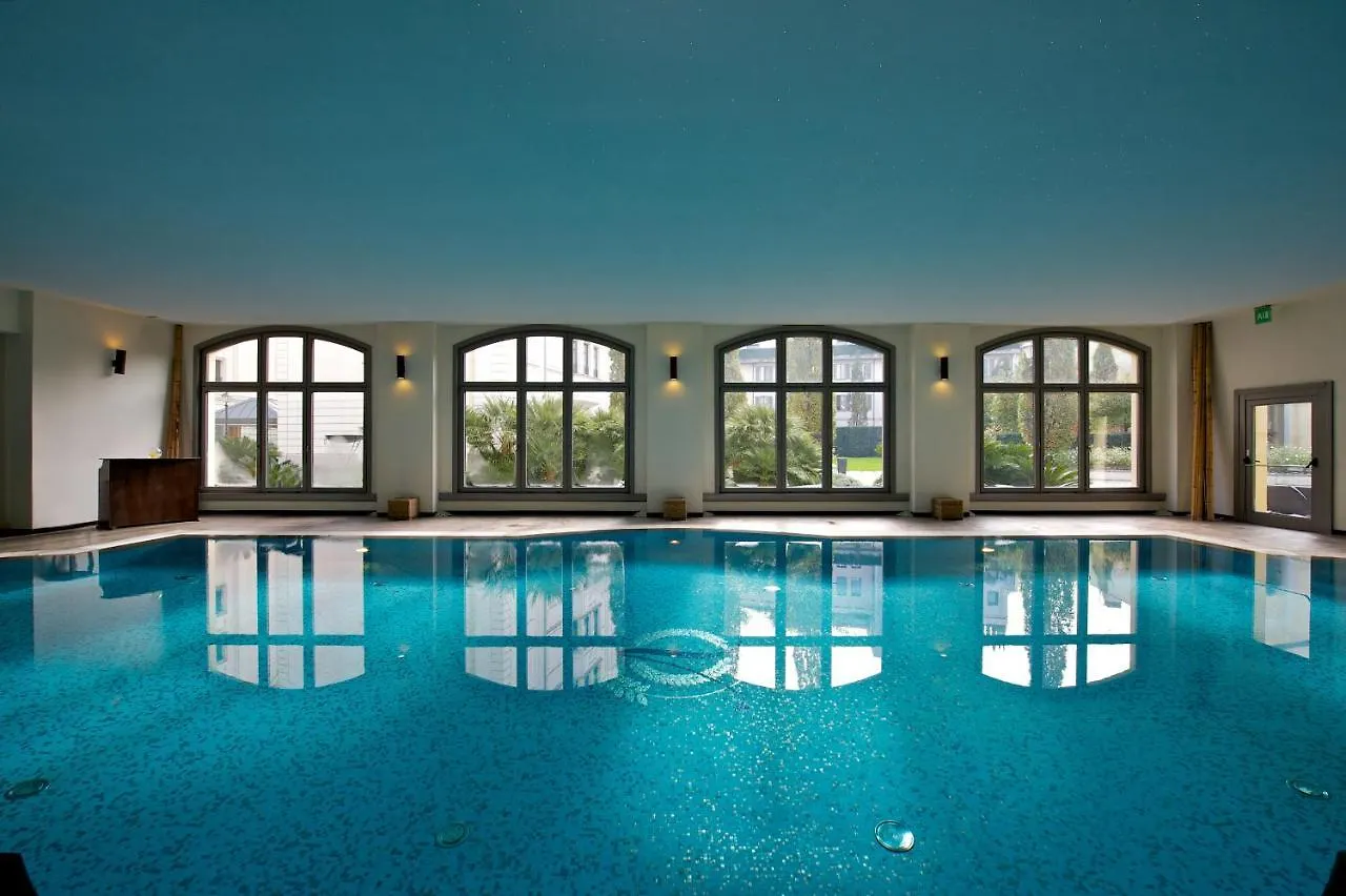 Grand Visconti Palace contacts